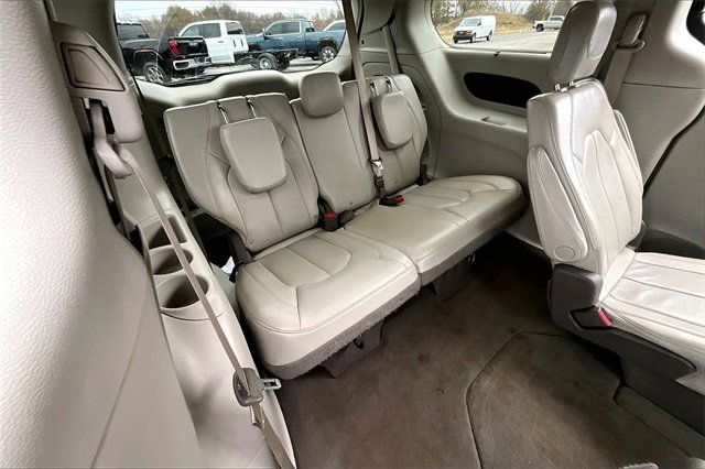 Used 2021 Chrysler Pacifica Touring-L image 25