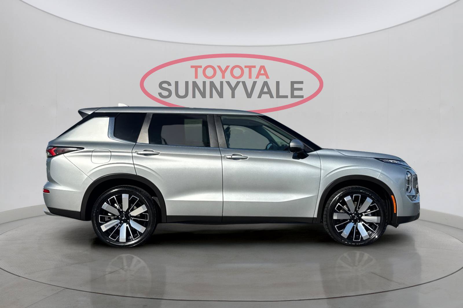 Used 2025 Mitsubishi Outlander SE FWD image 9