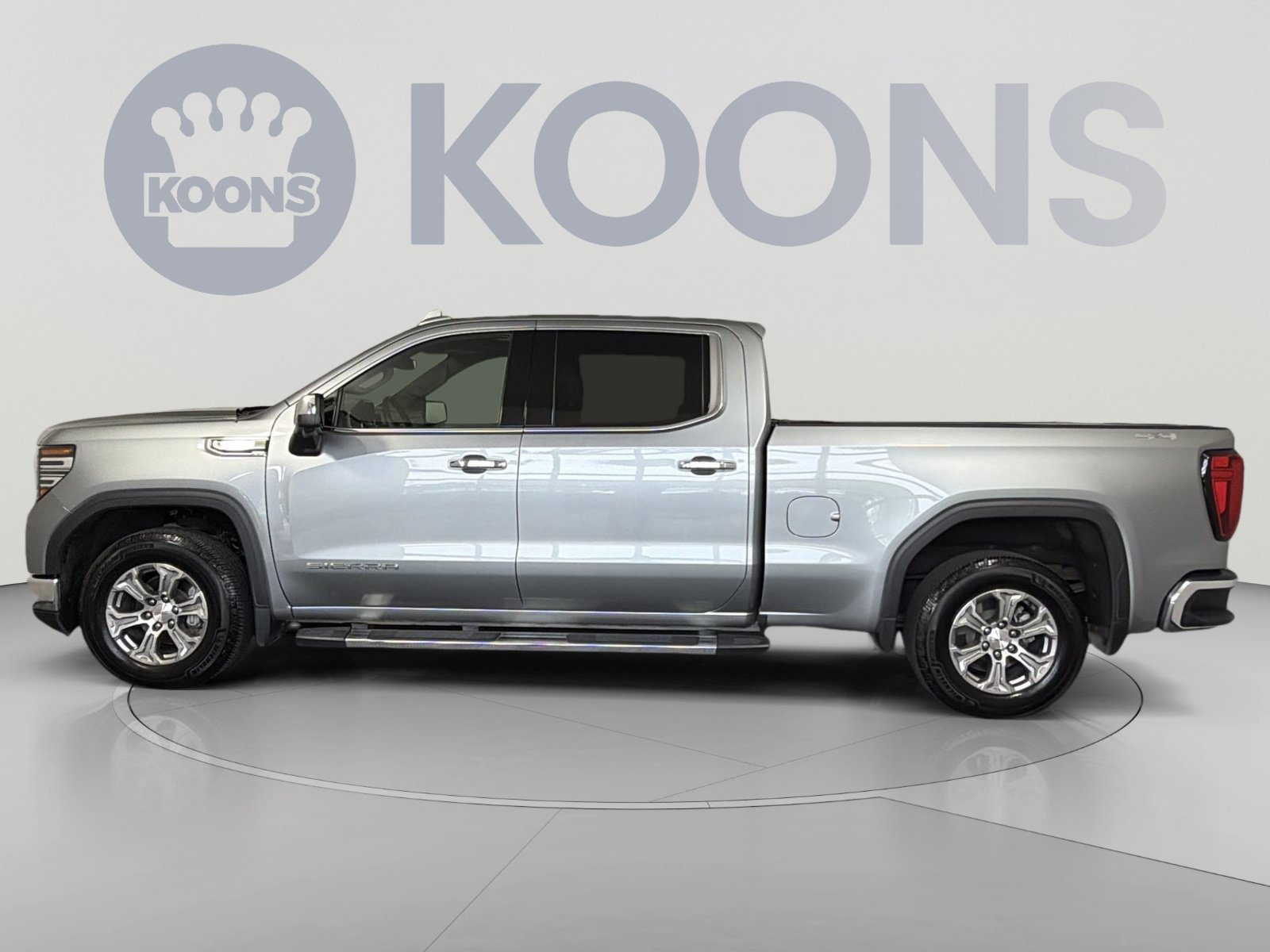 Used 2024 GMC Sierra 1500 SLT w/ SLT Convenience Package AWD/4WD image 2