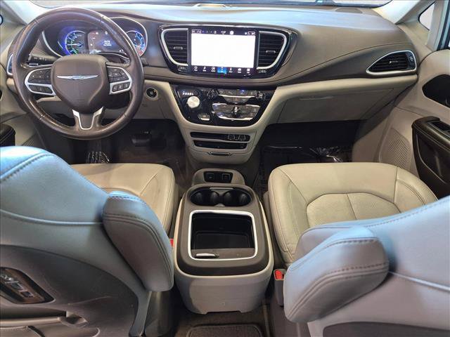 Used 2021 Chrysler Pacifica Touring-L w/ Uconnect Theater Family Group FWD image 17