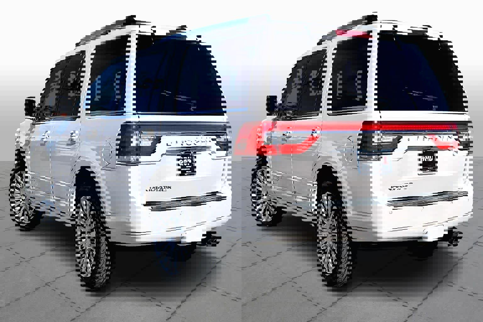 Used 2017 Lincoln Navigator Select image 11