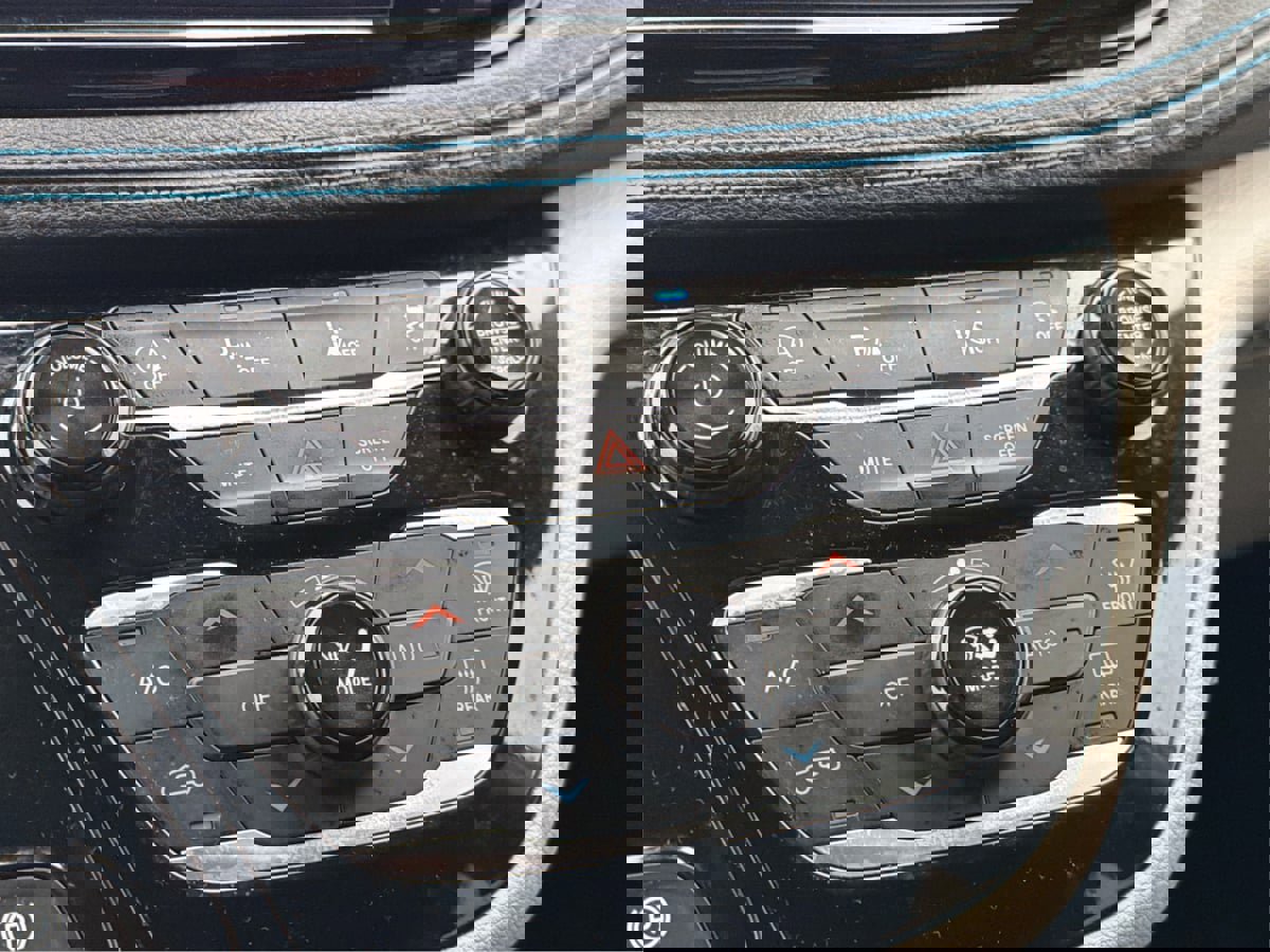 Used 2021 Chrysler Pacifica Touring-L image 43