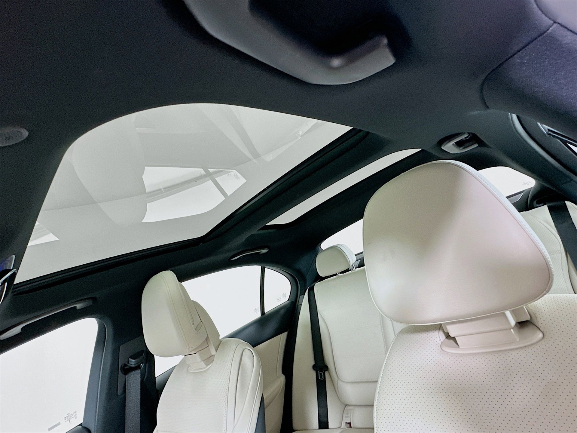 Used 2025 Mercedes-Benz C 300 Sedan image 24