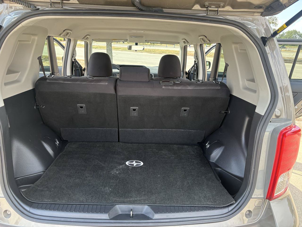 Used 2013 Scion xB FWD image 41