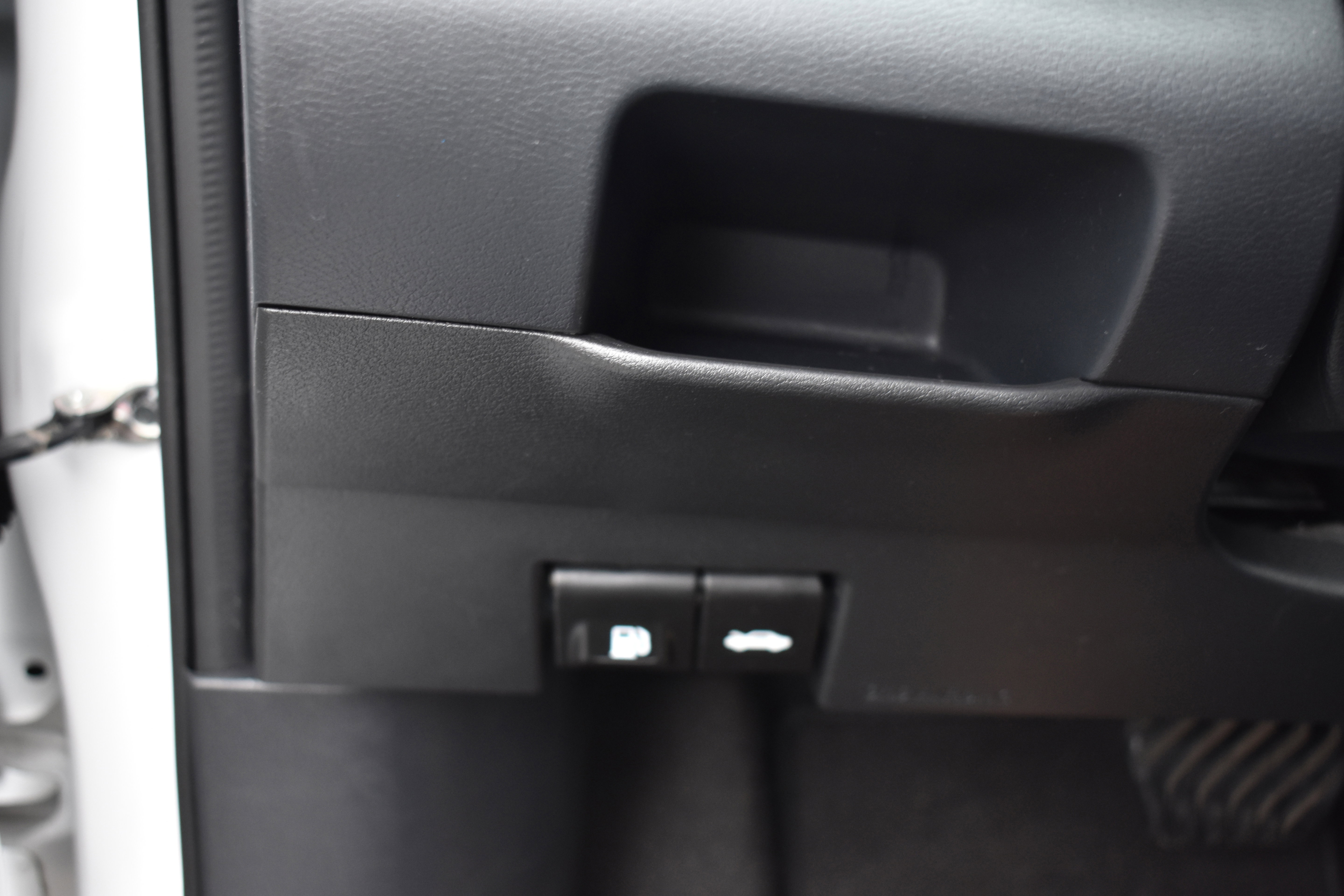 Used 2019 Nissan Kicks SR w/ Exterior Package image 16