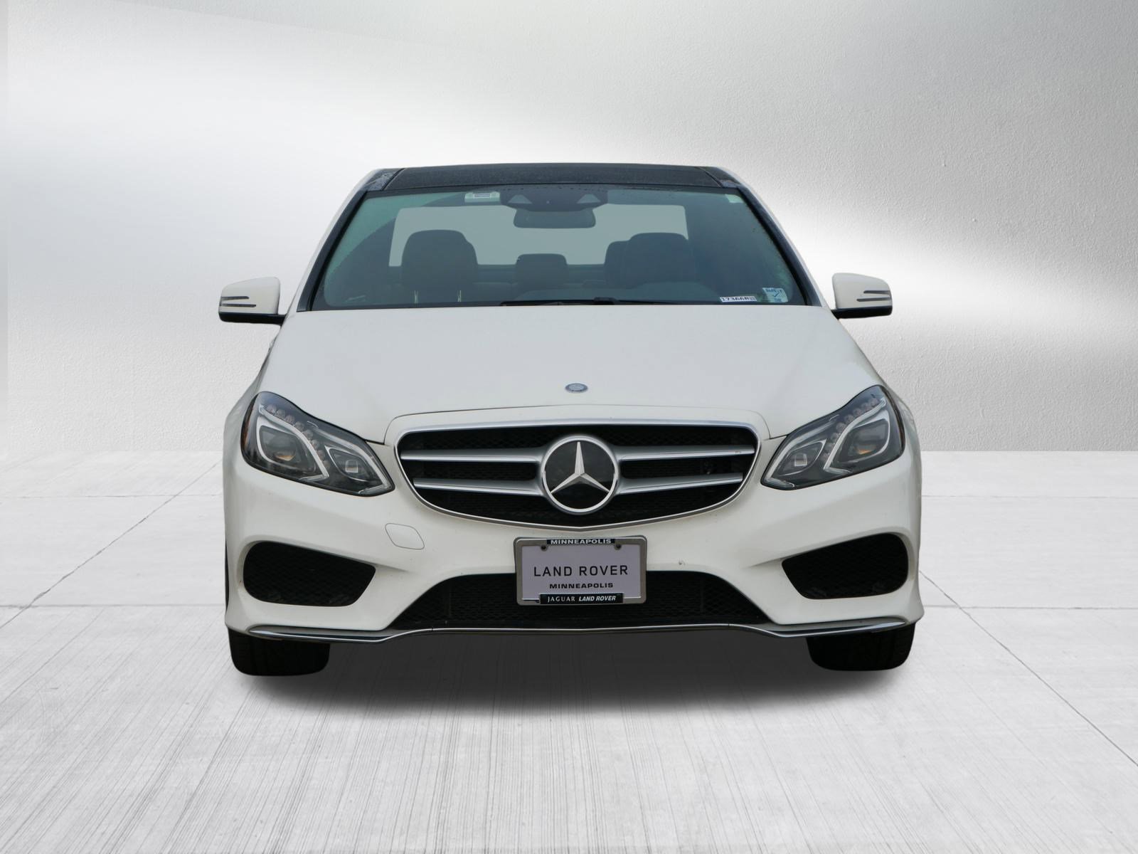 Used 2015 Mercedes-Benz E 400 4MATIC Sedan image 2