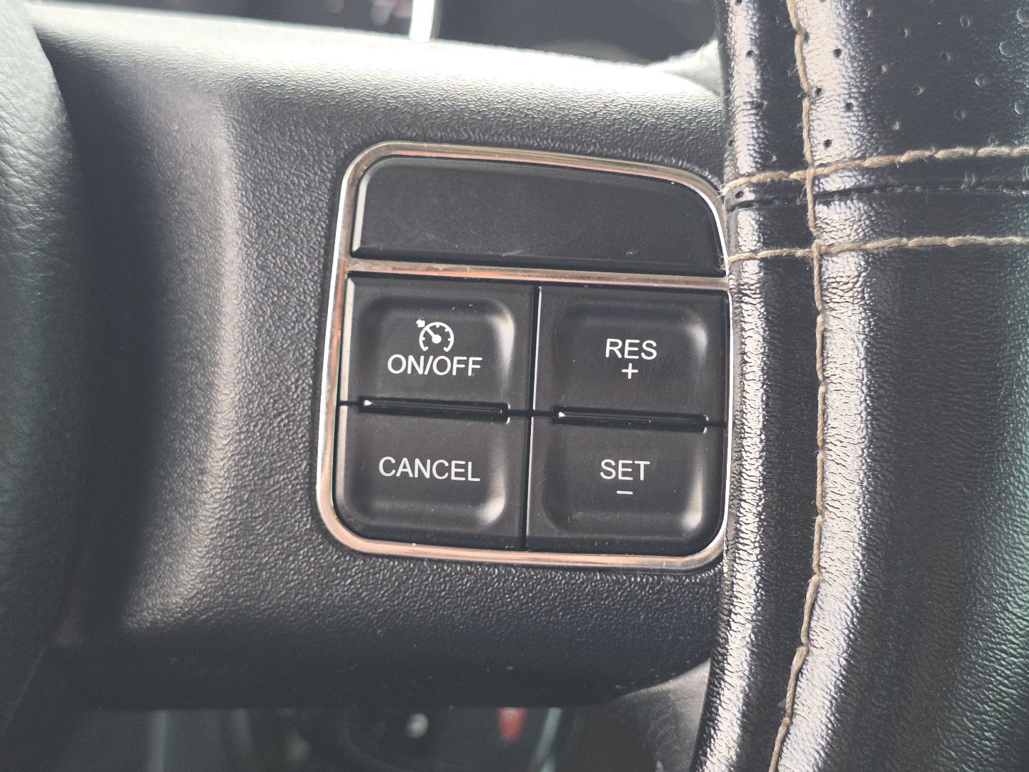 Used 2014 Jeep Wrangler Unlimited Sahara w/ Connectivity Group AWD/4WD image 28