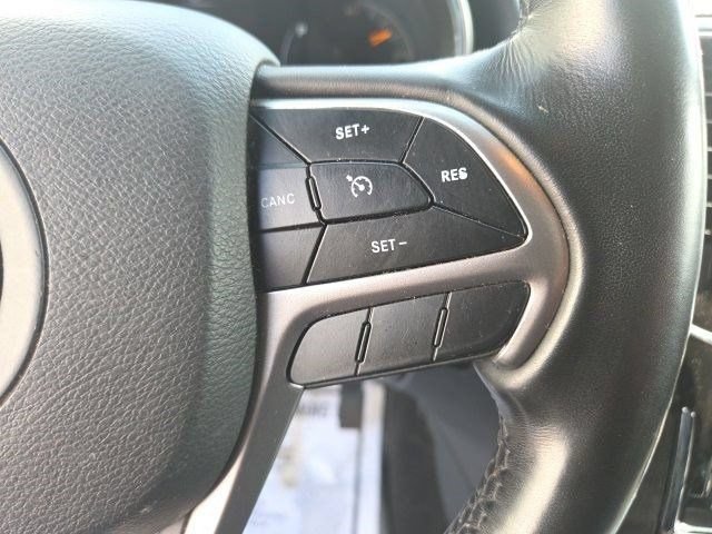 Used 2022 Jeep Grand Cherokee Laredo w/ All-Weather Capability Group AWD/4WD image 17
