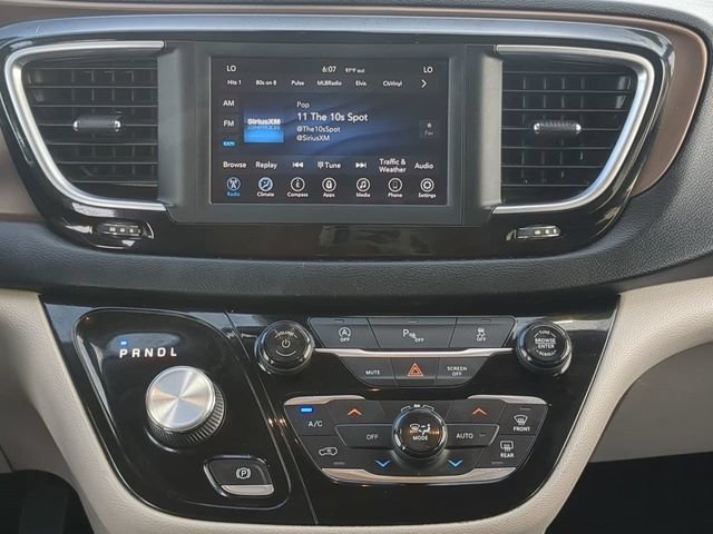 Used 2019 Chrysler Pacifica Touring-L FWD image 18