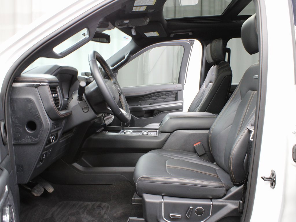 Used 2024 Ford Expedition Platinum image 9