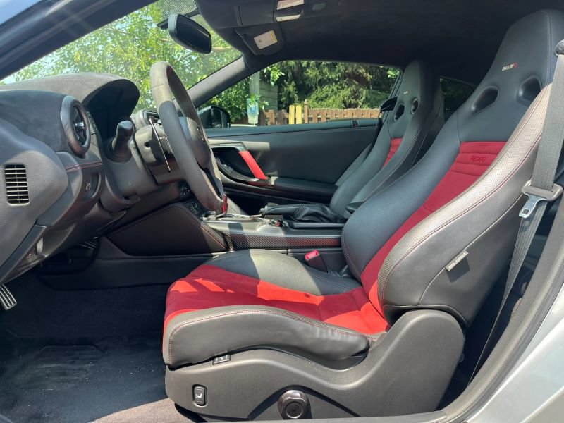 Used 2018 Nissan GT-R NISMO AWD/4WD image 15
