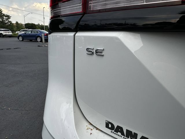 Used 2024 Volkswagen Atlas Peak Edition SE AWD/4WD image 46