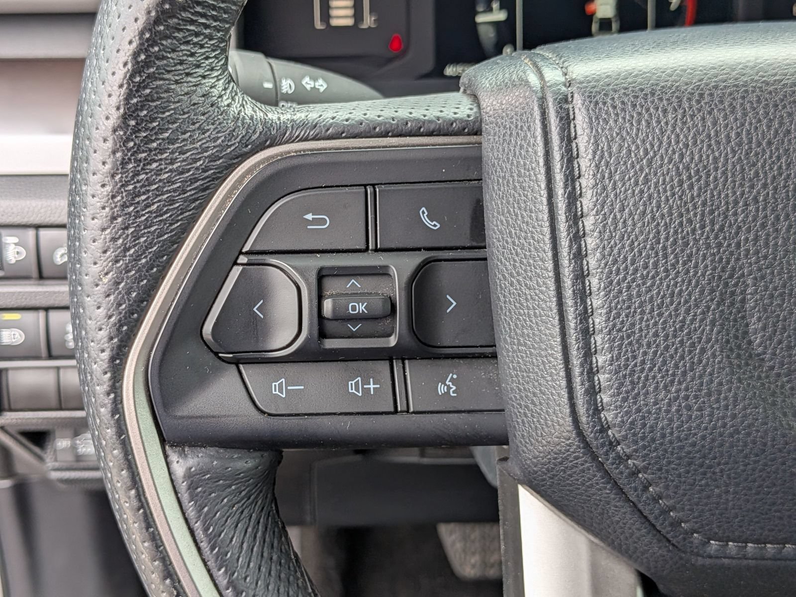 Used 2024 Toyota Tacoma SR5 AWD/4WD image 18