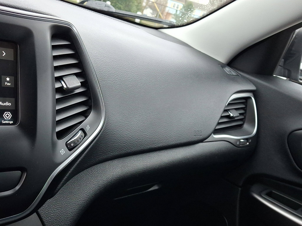 Used 2020 Jeep Cherokee Latitude Lux w/ Quick Order Package 2YH Lux image 32