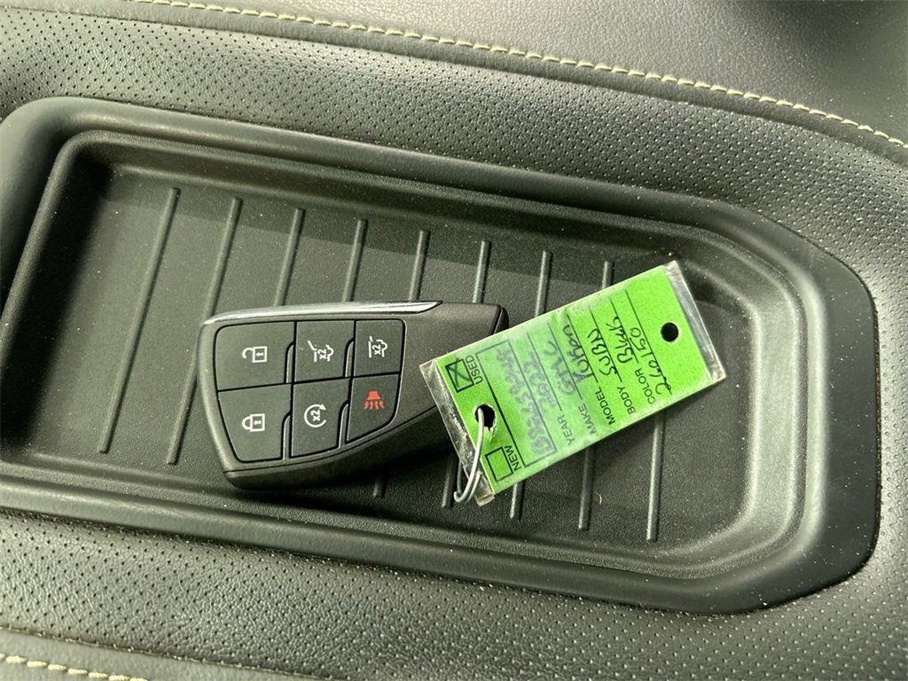 Used 2022 GMC Yukon SLT w/ SLT Premium Package image 12