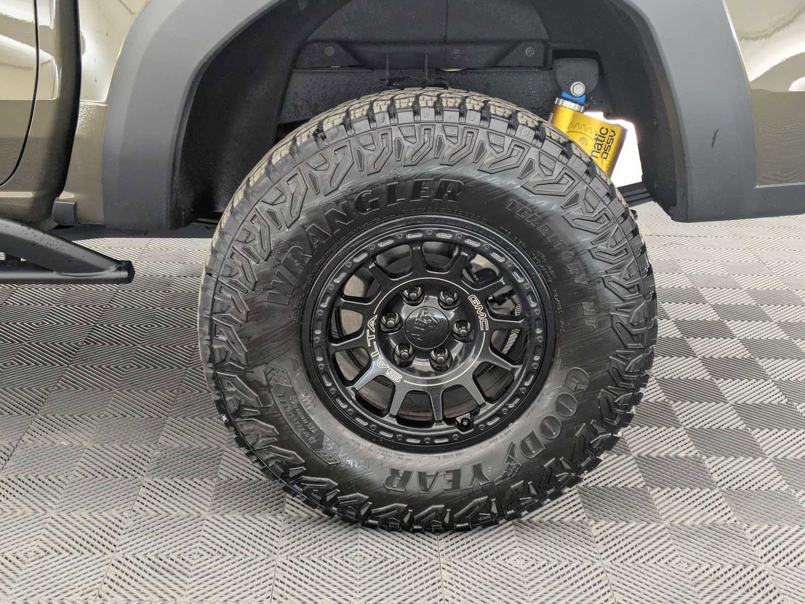 Used 2024 GMC Canyon AT4X w/ AT4X AEV Edition AWD/4WD image 14