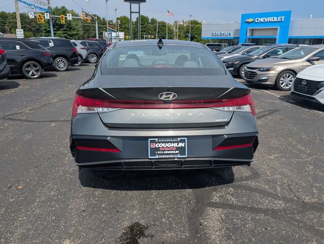 Used 2025 Hyundai Elantra Limited FWD image 6