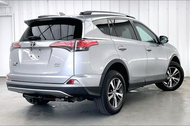 Used 2018 Toyota RAV4 XLE AWD/4WD image 12