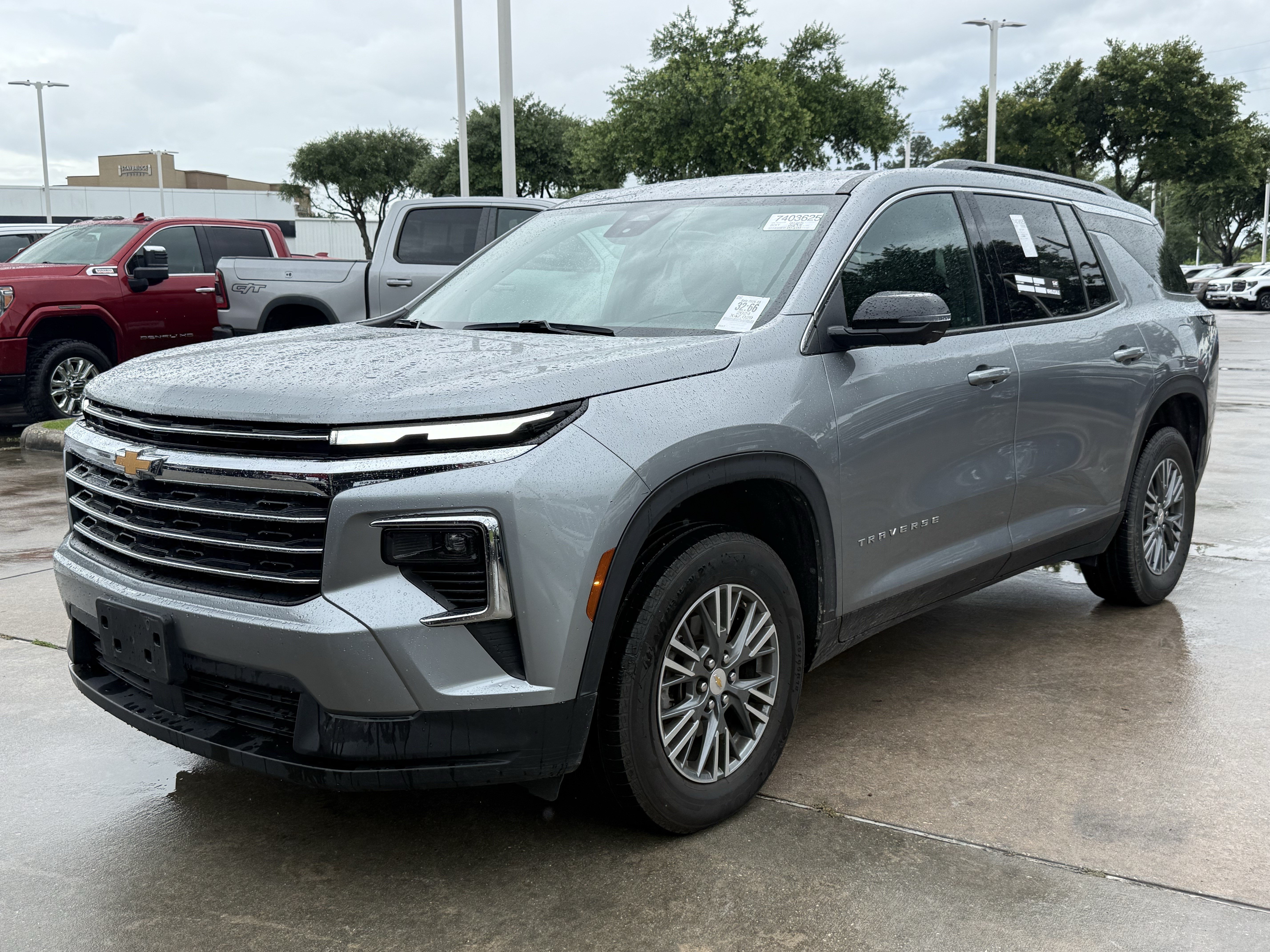 Used 2024 Chevrolet Traverse LT FWD image 9