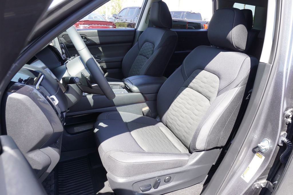 New 2025 Nissan Pathfinder SV image 14