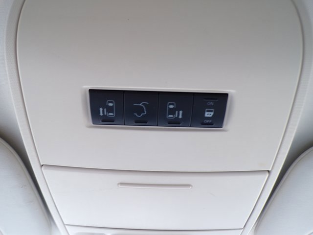 Used 2009 Chrysler Town & Country Touring image 32