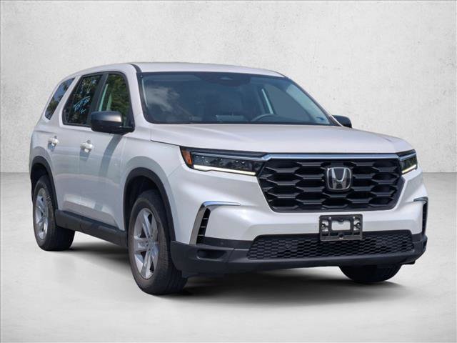 Used 2023 Honda Pilot LX image 3