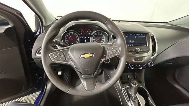 Used 2019 Chevrolet Cruze LT w/ Convenience Package FWD image 14