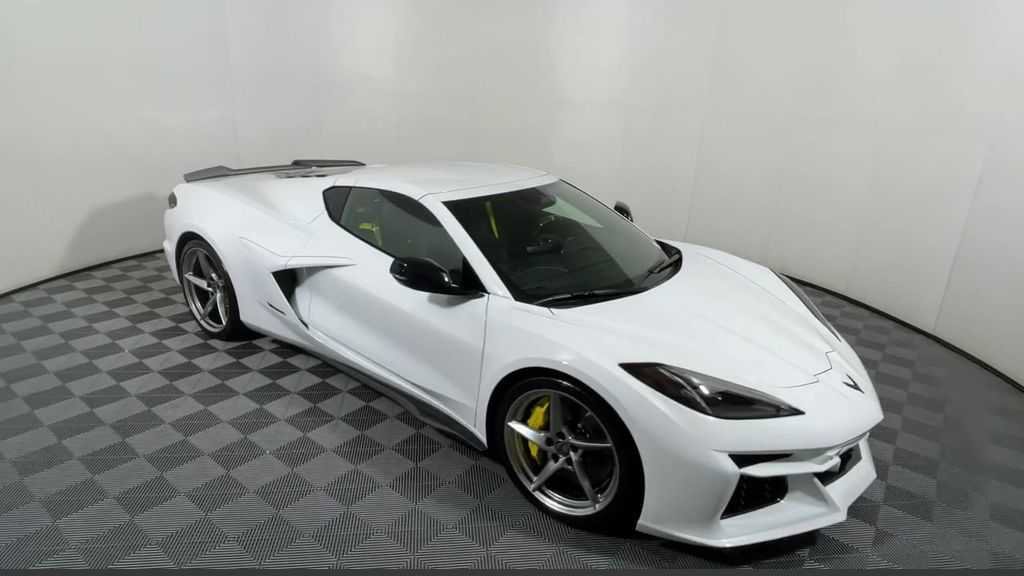 New 2025 Chevrolet Corvette E-Ray w/ ZER Performance Package AWD/4WD image 3