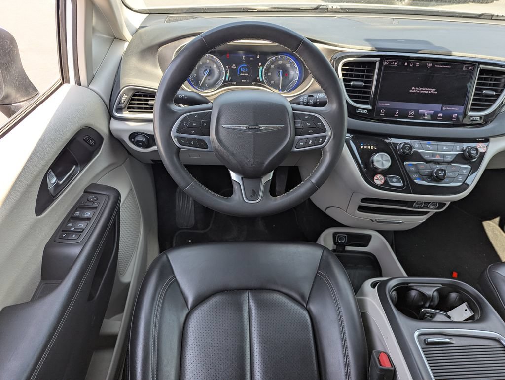 Used 2023 Chrysler Pacifica Touring-L FWD image 28