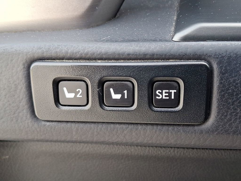 Used 2023 Lexus GX 460 Premium w/ Accessory Package image 26