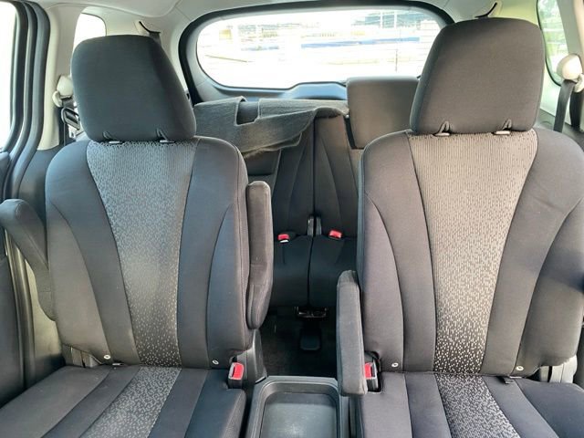 Used 2012 MAZDA MAZDA5 Sport image 17