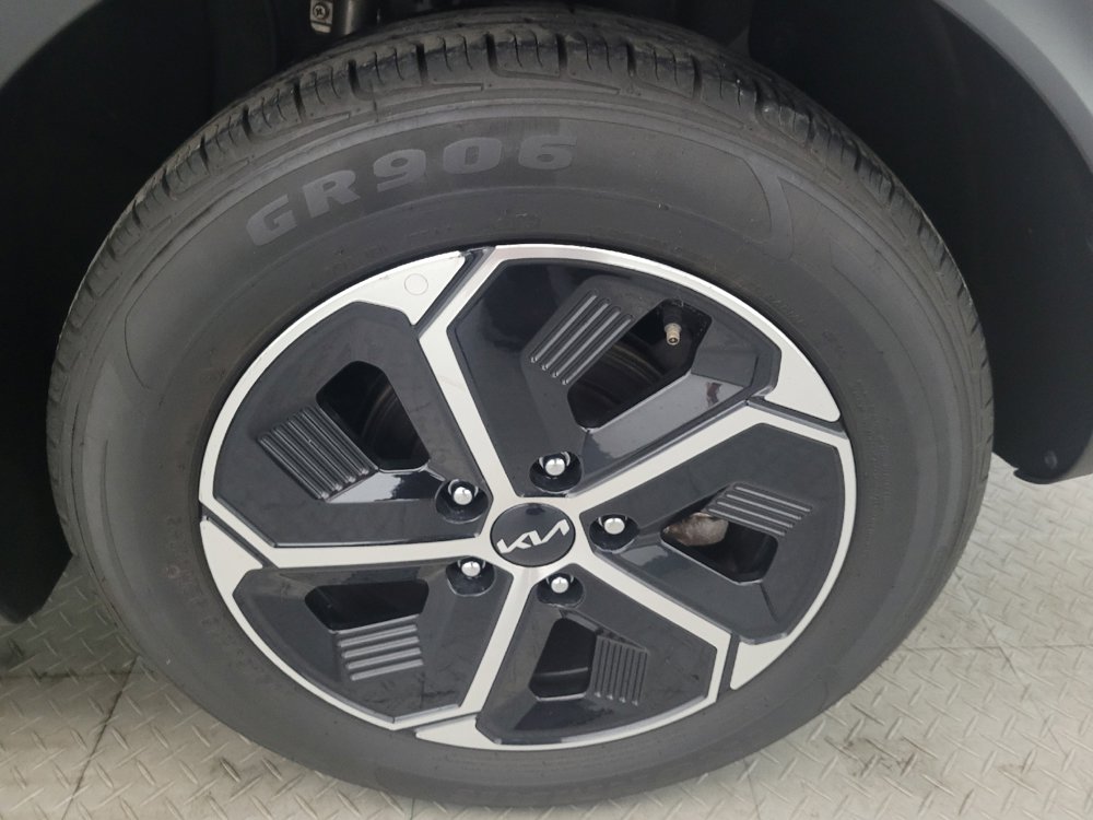Used 2023 Kia Niro LX FWD image 31