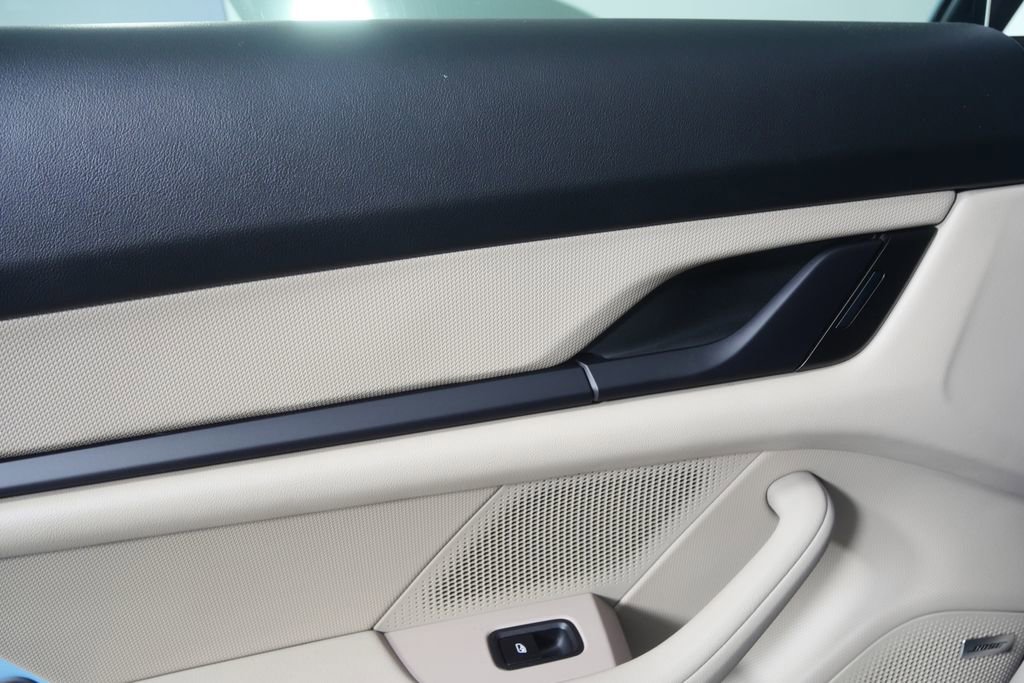 Used 2022 Porsche Taycan image 17