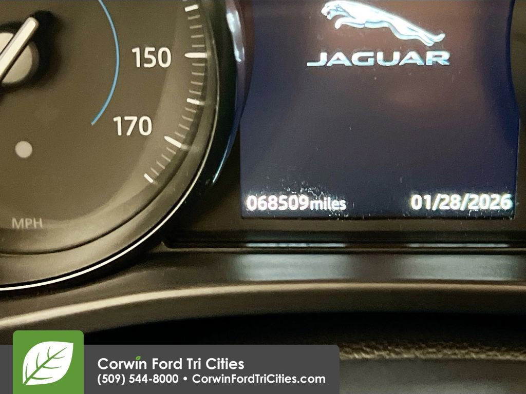 Used 2019 Jaguar F-PACE Premium image 2
