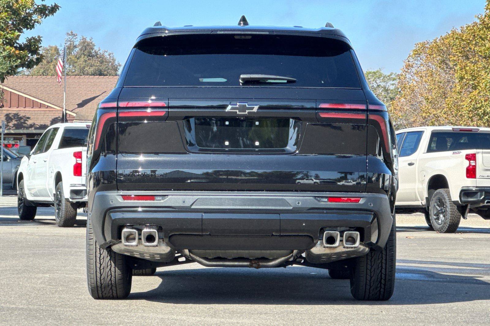 New 2026 Chevrolet Traverse LT w/ Midnight/Sport Edition FWD image 7