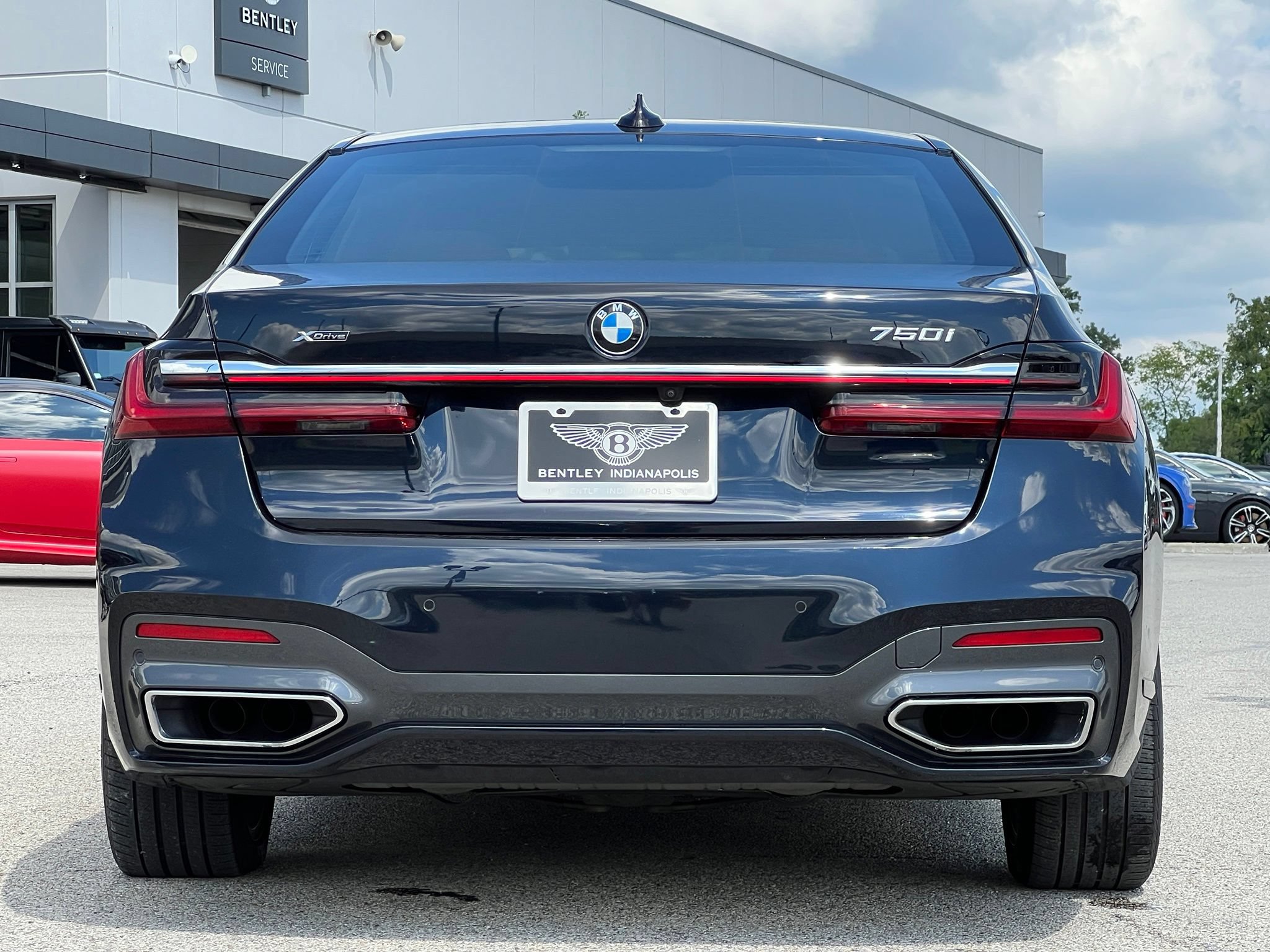 Used 2022 BMW 750i xDrive w/ Executive Package AWD/4WD image 7
