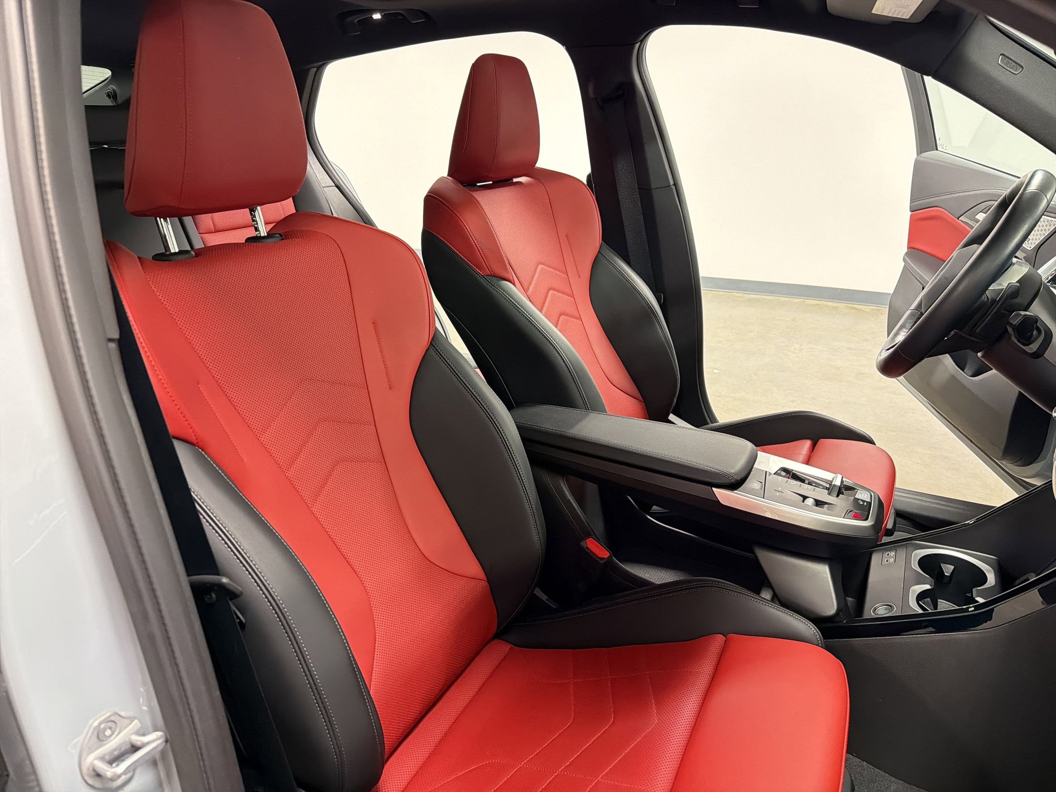 Certified 2025 BMW X2 xDrive28i w/ Technology Package image 31