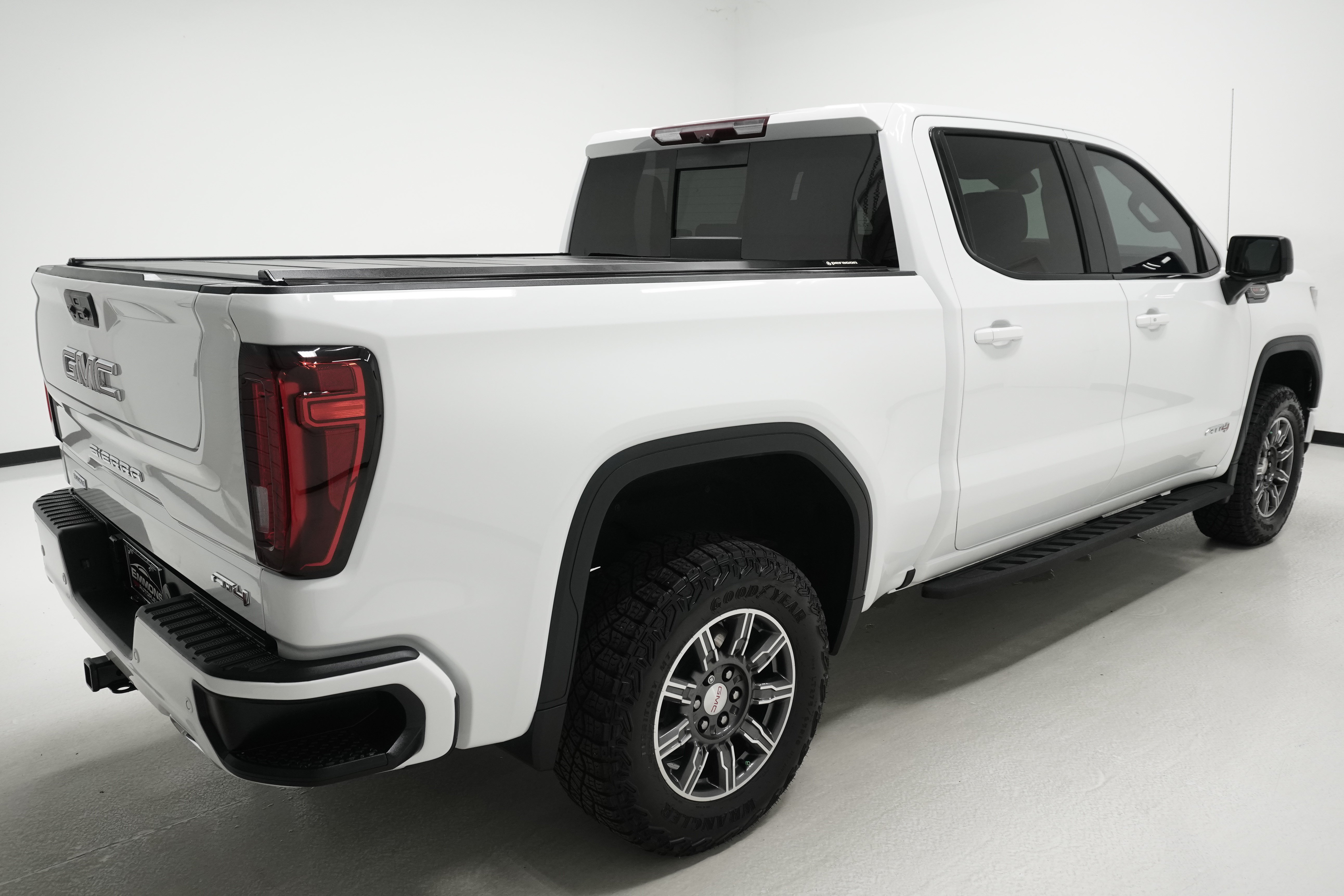 Used 2024 GMC Sierra 1500 AT4 w/ Technology Package AWD/4WD image 4