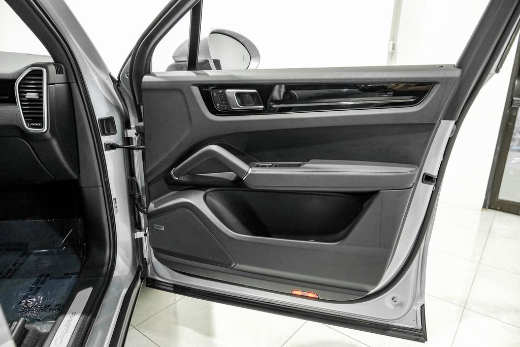 Used 2023 Porsche Cayenne image 40