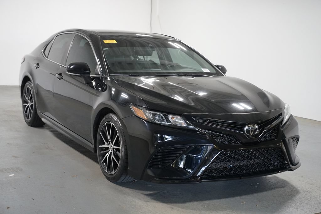 Used 2022 Toyota Camry SE FWD image 3
