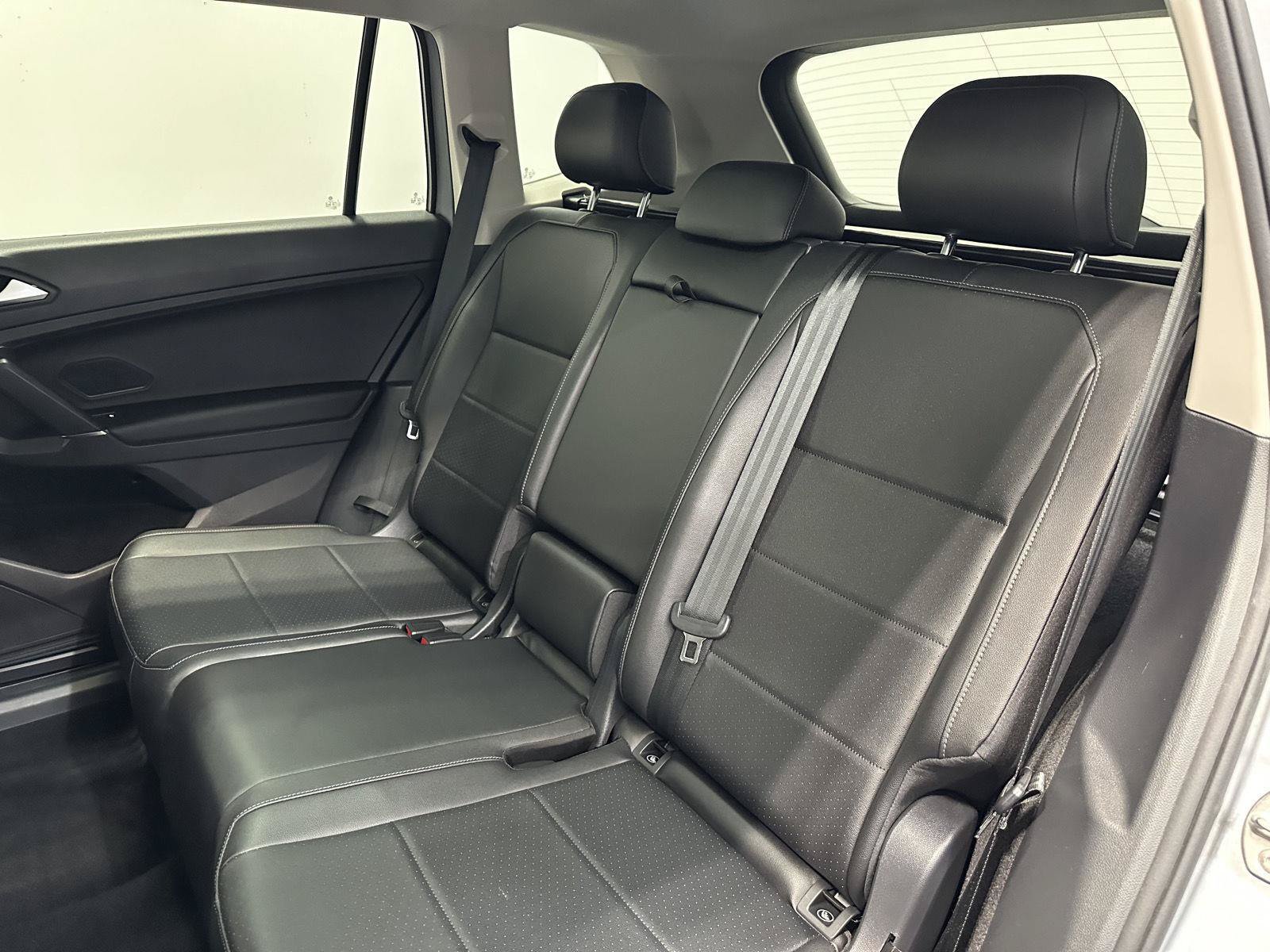 Used 2020 Volkswagen Tiguan SEL AWD/4WD image 29