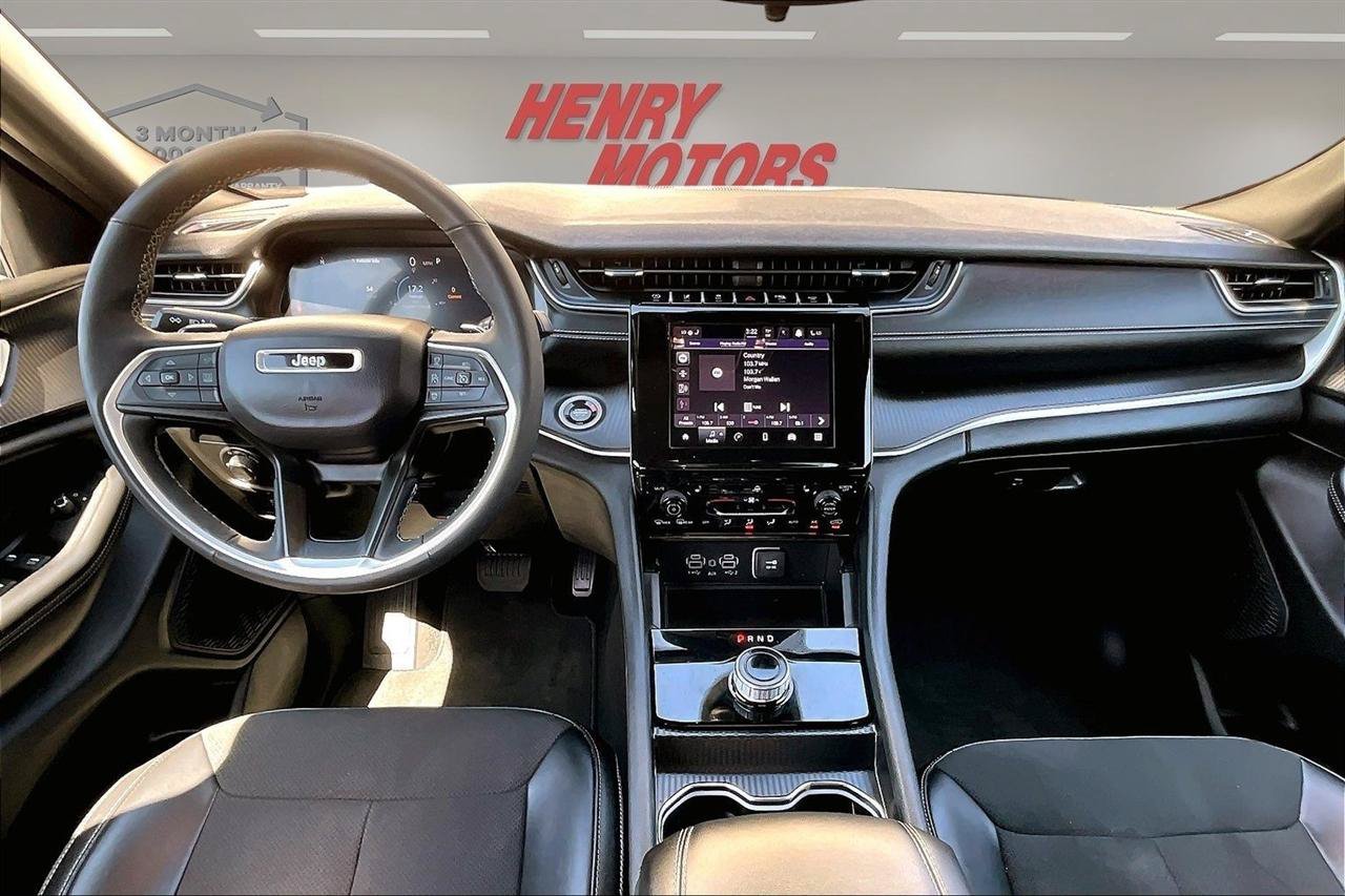 Used 2024 Jeep Grand Cherokee Altitude AWD/4WD image 7