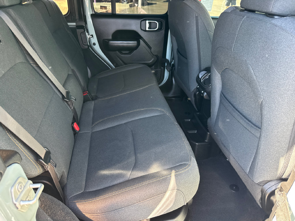 Certified 2024 Jeep Wrangler Unlimited w/ Convenience Group AWD/4WD image 17