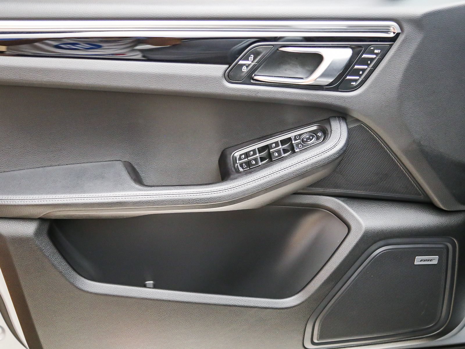 Certified 2022 Porsche Macan AWD/4WD image 27