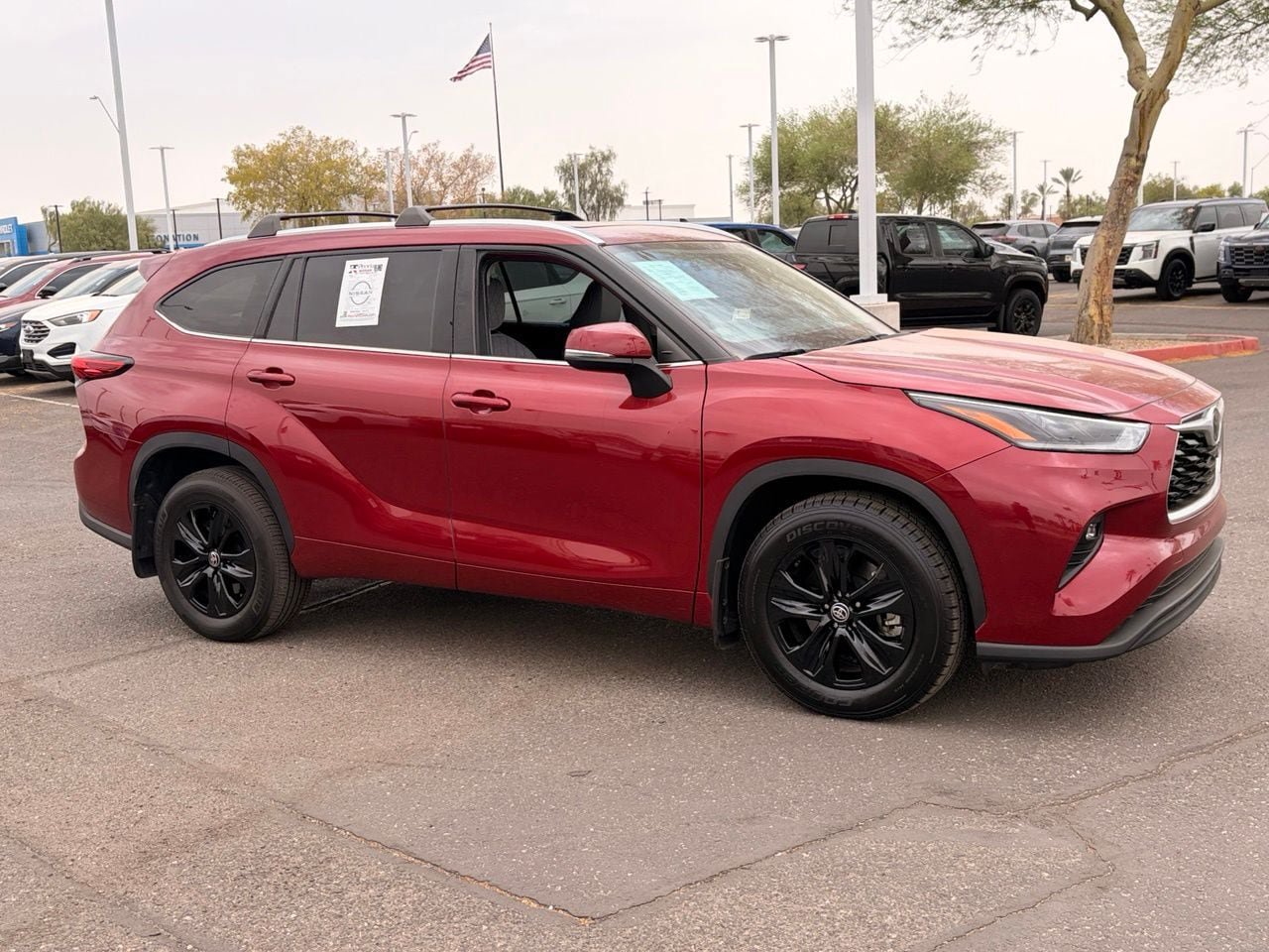 Used 2021 Toyota Highlander XLE AWD/4WD image 31