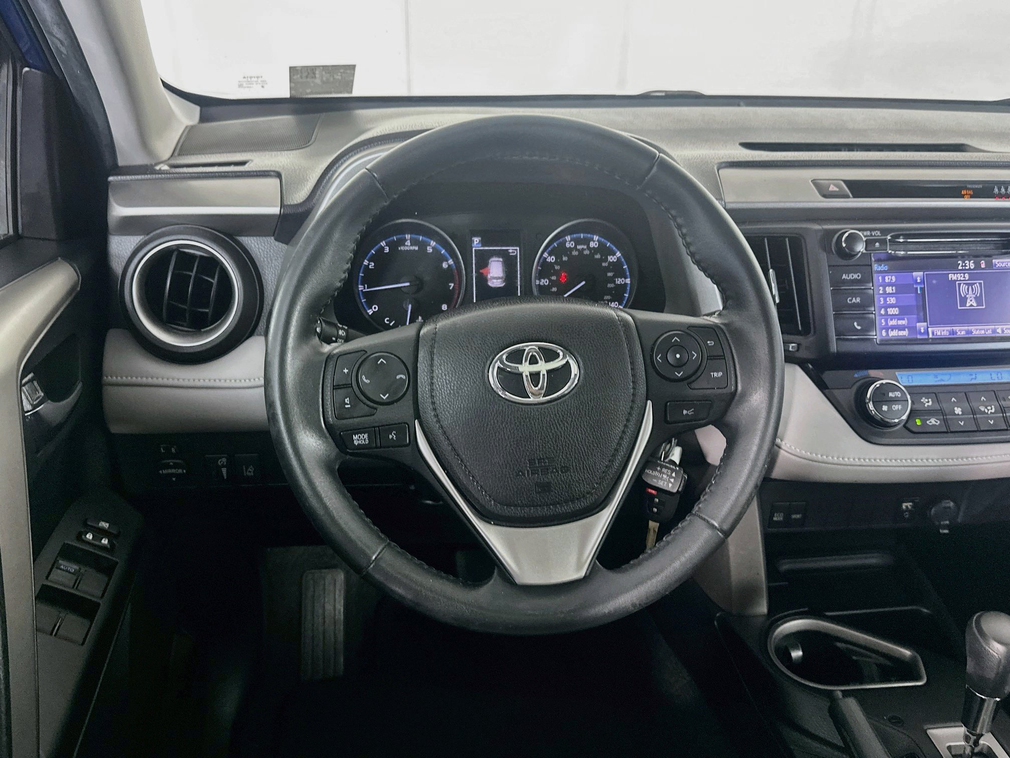 Used 2018 Toyota RAV4 XLE FWD image 17
