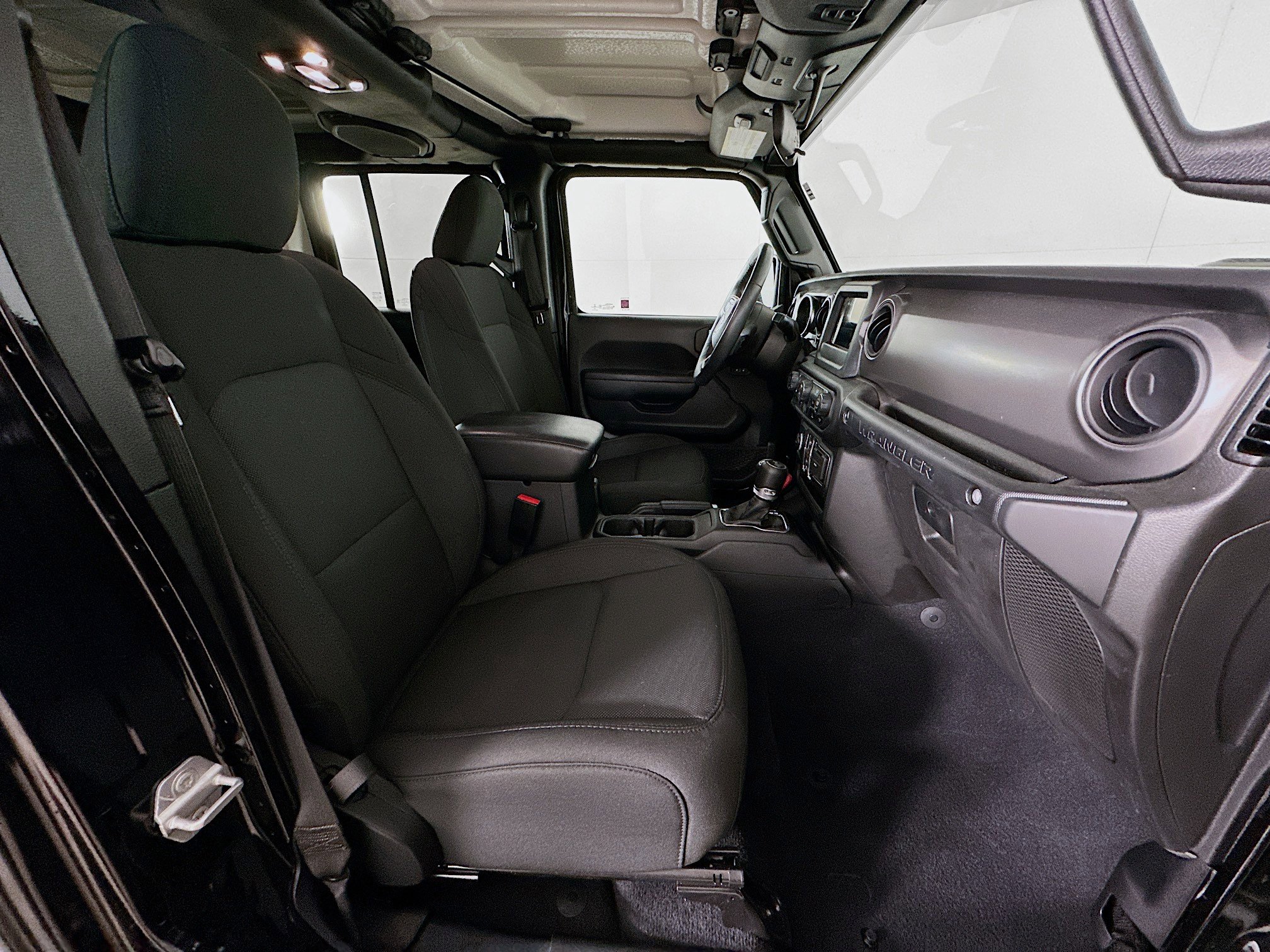 Used 2023 Jeep Wrangler Unlimited w/ Cold Weather Group image 30