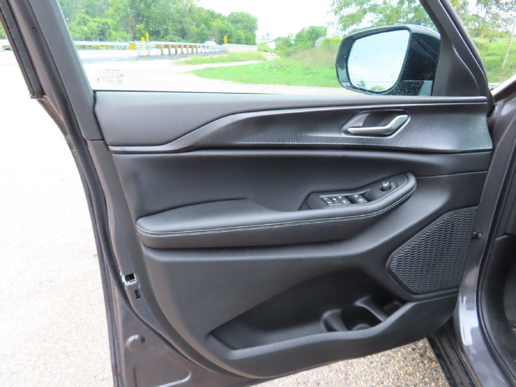 New 2025 Jeep Grand Cherokee Altitude AWD/4WD image 20