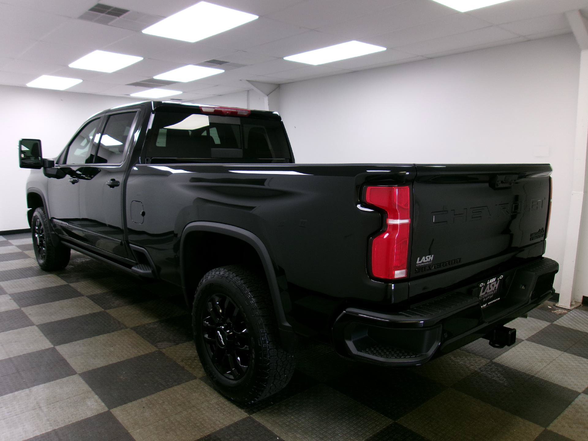 New 2026 Chevrolet Silverado 3500 High Country w/ Midnight Edition AWD/4WD image 2