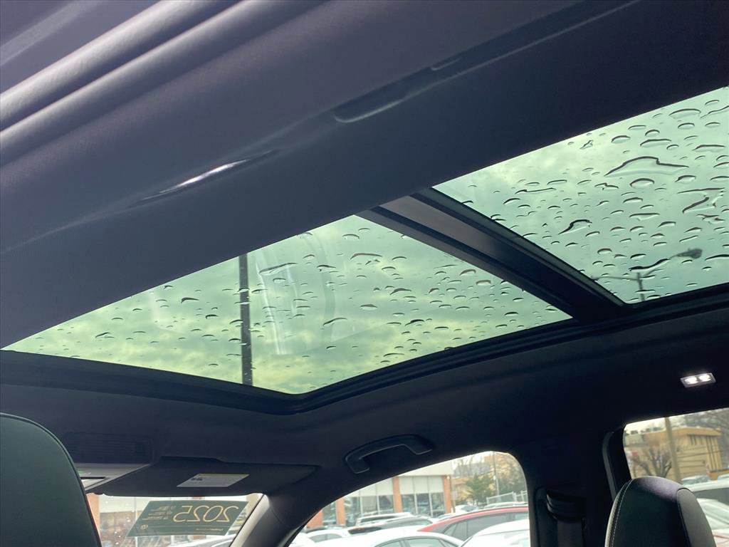 Certified 2025 Volkswagen Atlas Cross Sport SEL image 20